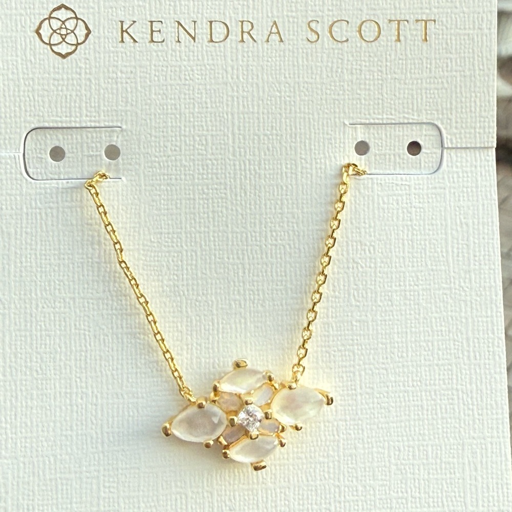 NWT- Kendra Scott Abbie Stone Cluster Necklace